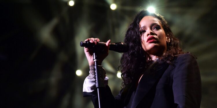 Rihanna será la encargada del show de medio tiempo en el Super Bowl LVI