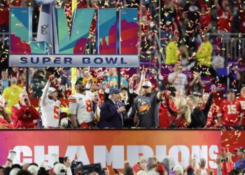 Los Kansas City Chiefs vencieron a los Philadelphia Eagles con un marcador 35-38 en la Super Bowl que se disputo el Domingo.