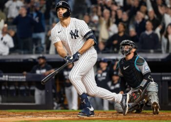 Giancarlo Stanton fue la figura de los Yankees ante los Marlins en un triunfo de remontada