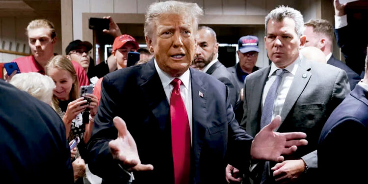 Donald Trump fue acusado formalmente en el caso de los documentos clasiﬁcados hallados en su casa