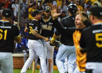 Águilas abandonan el sótano tras derrotar al Licey