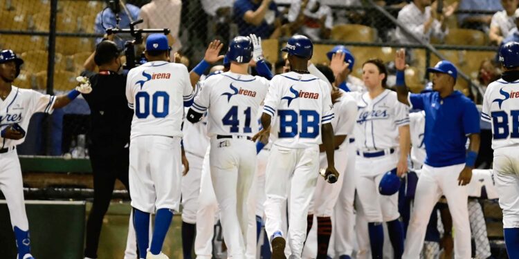 Licey y Estrellas repiten por segundo año la serie final del torneo de béisbol invernal.