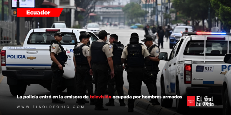 Policía ingresa a canal de televisión ocupado por hombres armados y detiene a varios individuos